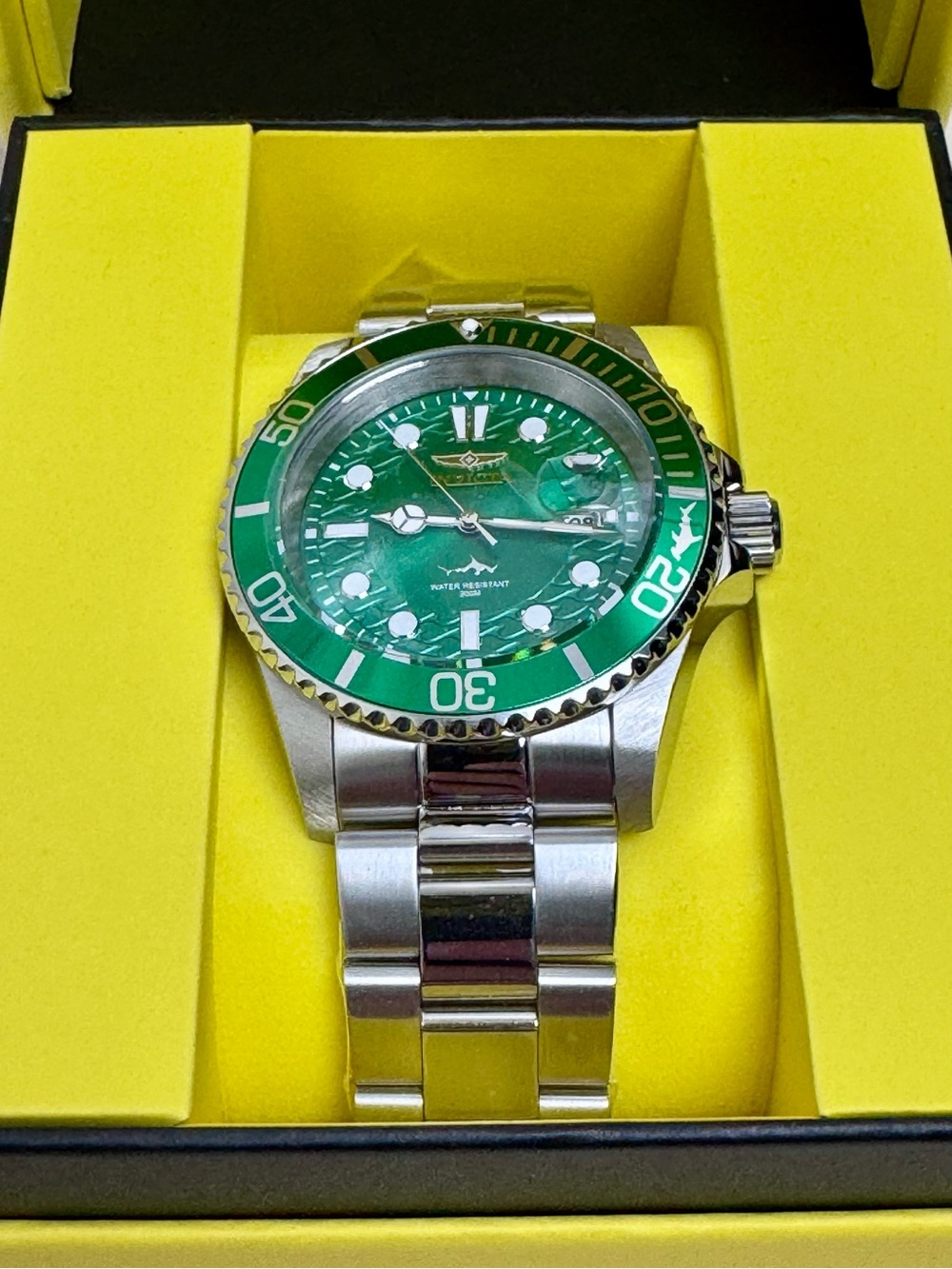 nvicta Pro Diver Men's Green Dial Quartz Watch 42mm "Hulk" NWT
